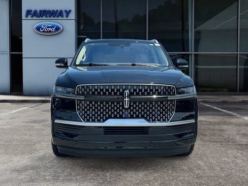 Used 2025 Lincoln Navigator L Reserve AWD/4WD image 3