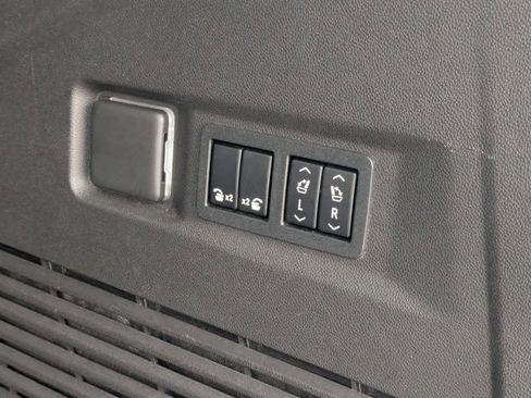 Used 2021 Chevrolet Tahoe High Country w/ Premium Package image 34