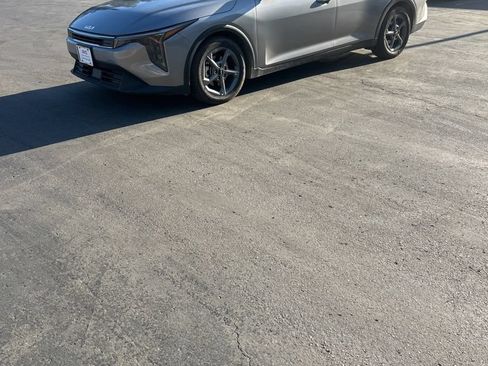 Used 2025 Kia K4 FWD image 1