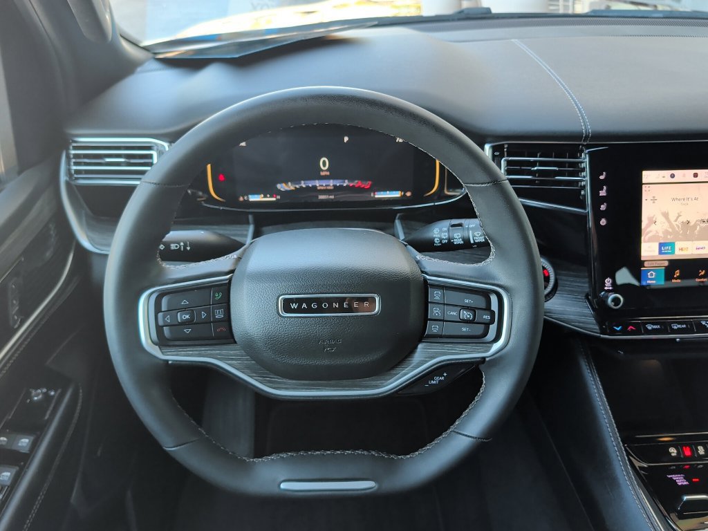 Used 2023 Jeep Wagoneer Series II AWD/4WD image 18