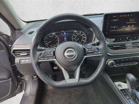 Used 2024 Nissan Altima 2.5 SV w/ SV Premium Package FWD image 23