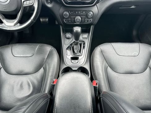 Used 2020 Jeep Cherokee Limited image 30