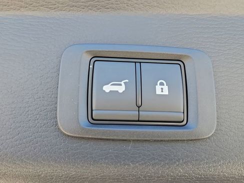 New 2025 Mitsubishi Outlander SE image 9