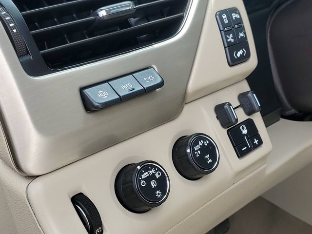 Used 2020 GMC Yukon Denali w/ Denali Ultimate Package AWD/4WD image 12