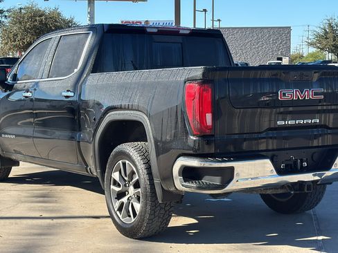 Used 2022 GMC Sierra 1500 SLT image 3