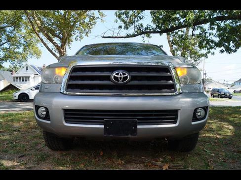 Used 2008 Toyota Sequoia SR5 image 1