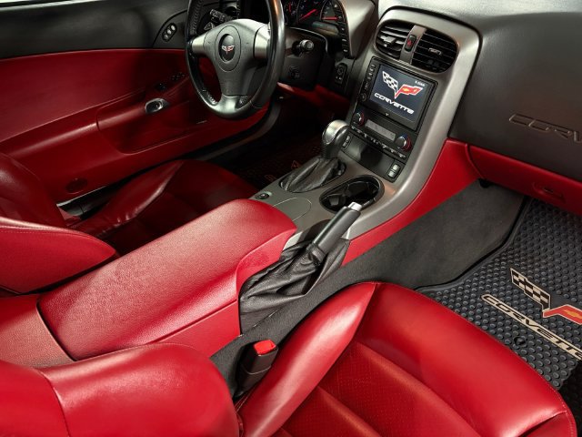 Used 2006 Chevrolet Corvette Coupe w/ Preferred Equipment Group RWD image 17