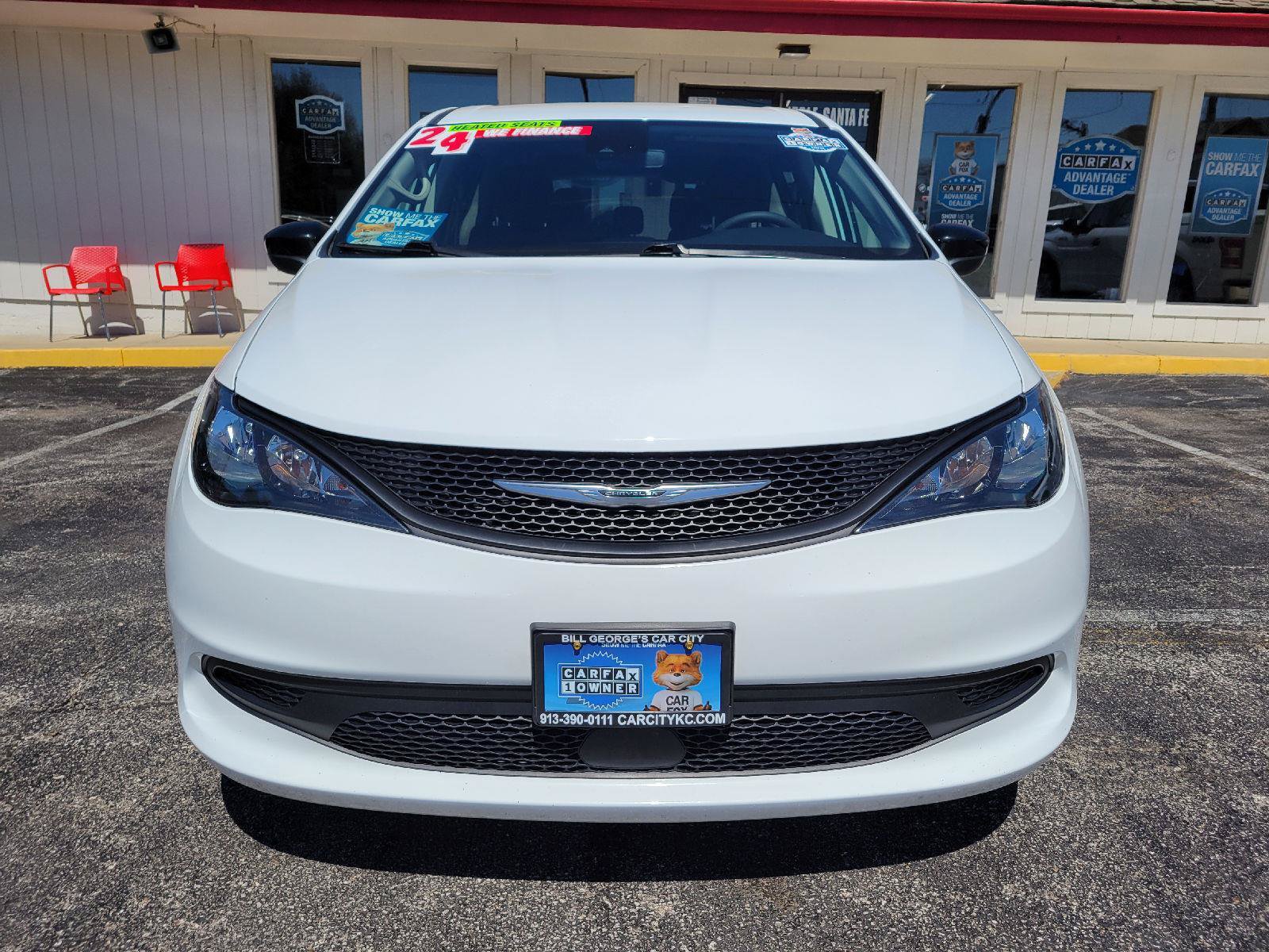 Used 2024 Chrysler Voyager LX FWD image 2