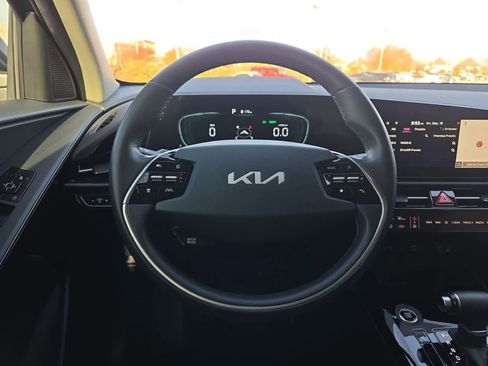 Certified 2023 Kia Niro EX image 21