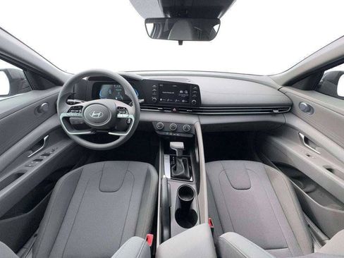 New 2026 Hyundai Elantra SE FWD image 13