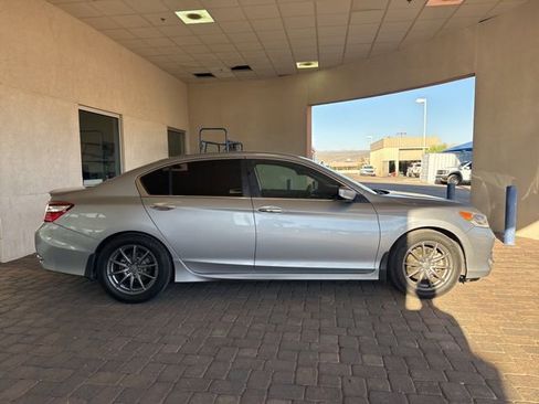 Used 2017 Honda Accord Sport image 6
