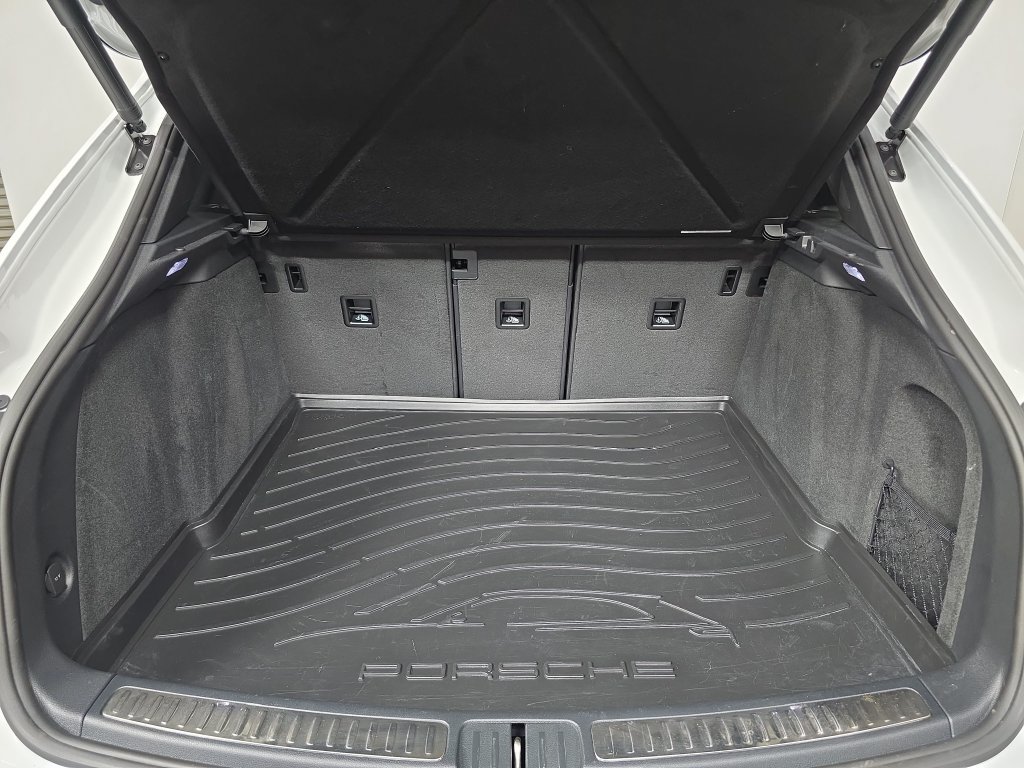 Certified 2026 Porsche Macan AWD/4WD image 25