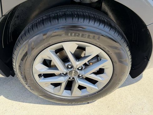 Used 2025 Kia Telluride LX FWD image 8
