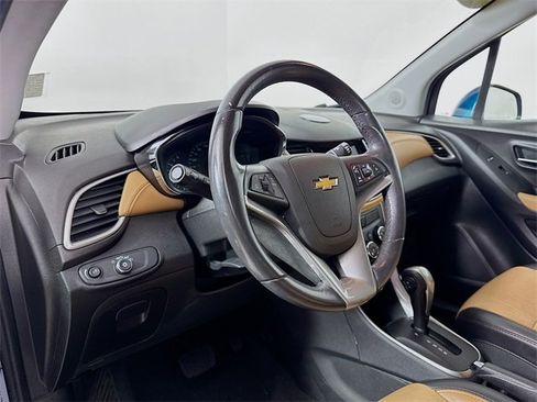 Used 2020 Chevrolet Trax LT w/ Driver Confidence Package image 9