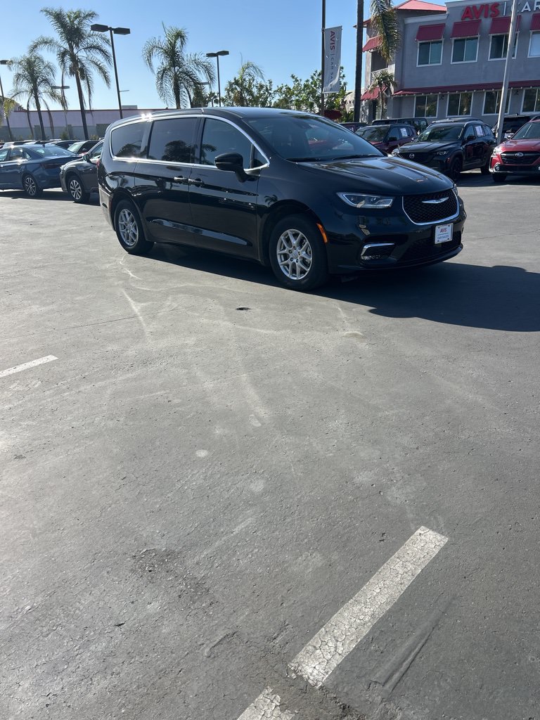 Used 2026 Chrysler Pacifica Select FWD image 5