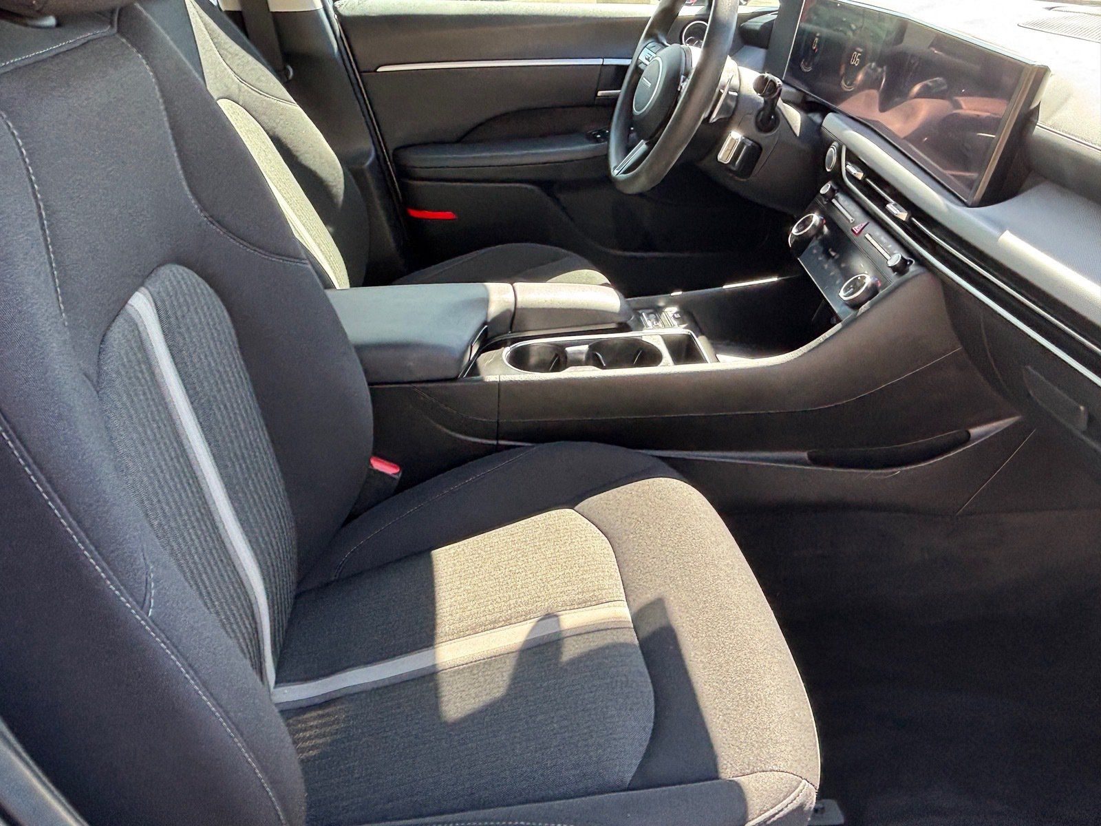 Used 2025 Hyundai Sonata SEL FWD image 31