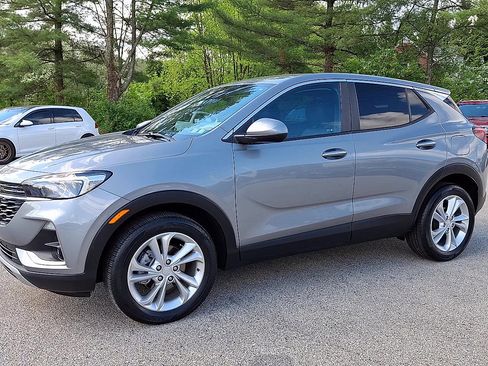 Certified 2023 Buick Encore GX Preferred w/ Cold Weather Comfort Package AWD/4WD image 5
