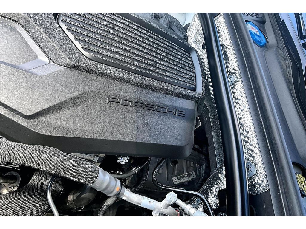 Used 2026 Porsche Macan AWD/4WD image 37
