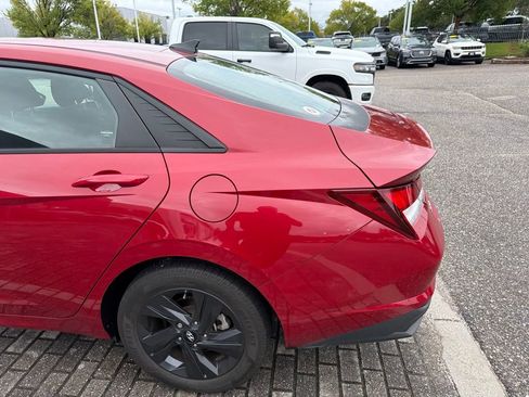 Used 2022 Hyundai Elantra SEL w/ Convenience Package FWD image 8