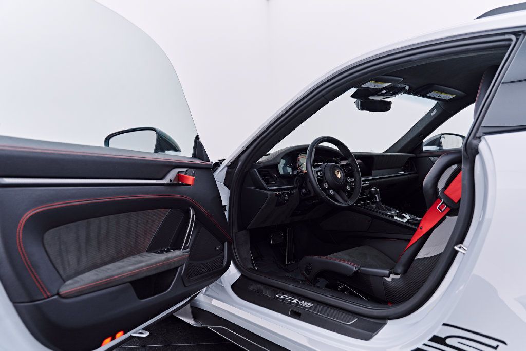 Used 2025 Porsche 911 GT3 RS RWD image 40