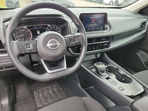 Used 2024 Nissan Rogue S FWD image 2