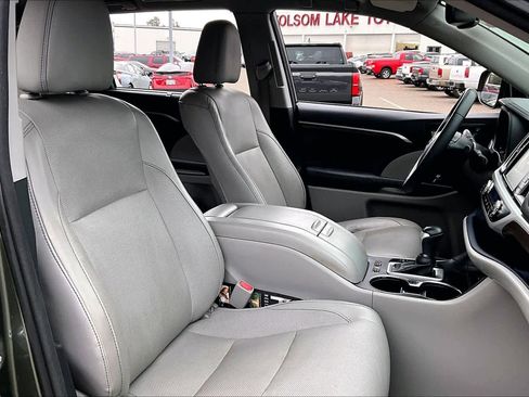 Certified 2016 Toyota Highlander Limited Platinum image 8