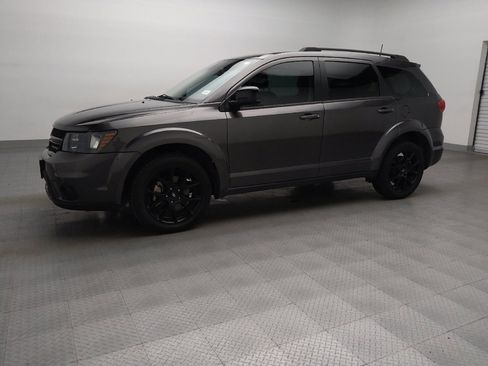 Used 2019 Dodge Journey SE w/ Blacktop Package image 2