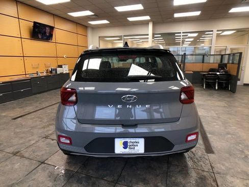 Used 2022 Hyundai Venue Limited w/ Cargo Package FWD image 6