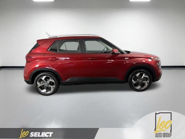 Used 2025 Hyundai Venue SEL FWD image 5