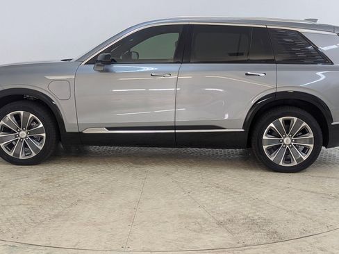 New 2026 Cadillac Vistiq Luxury image 2