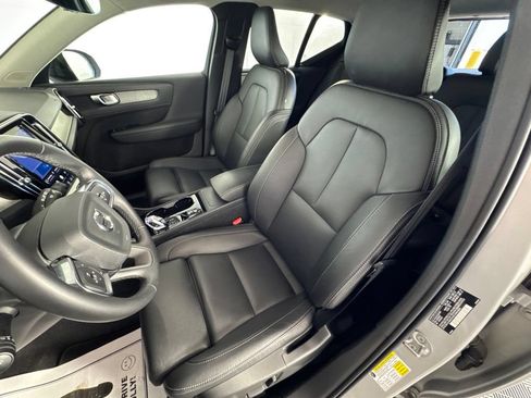 Used 2025 Volvo XC40 B5 Plus AWD/4WD image 31