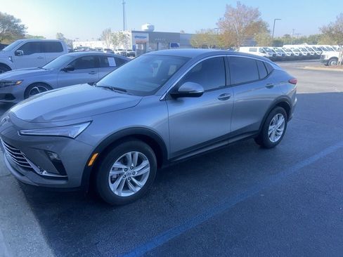 Used 2024 Buick Envista Preferred w/ Convenience I Package image 2