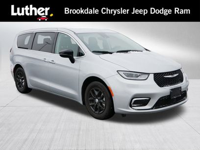 Used 2024 Chrysler Pacifica Touring-L