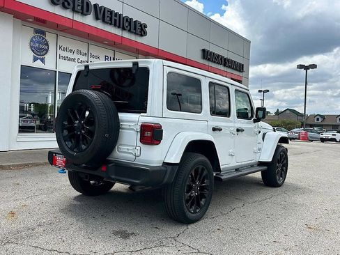 Used 2023 Jeep Wrangler Unlimited Sahara w/ Cold Weather Group AWD/4WD image 8