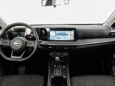 Used 2025 Nissan Kicks SV image 11