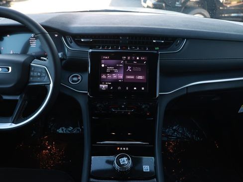 New 2025 Jeep Grand Cherokee Altitude image 24