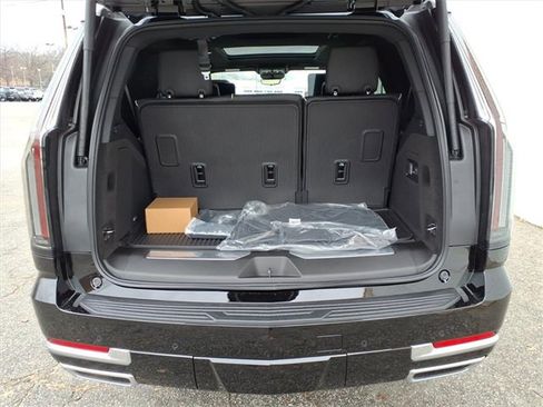 New 2026 Cadillac Escalade Luxury w/ LPO, Radiant Package image 4