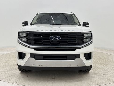 Used 2025 Ford Expedition Platinum w/ Driver's Package AWD/4WD image 6