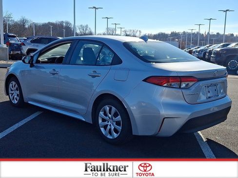 Used 2023 Toyota Corolla LE image 4