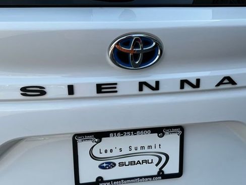Used 2022 Toyota Sienna LE image 4