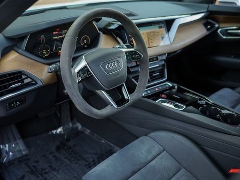 Used 2022 Audi e-tron GT Premium Plus image 19