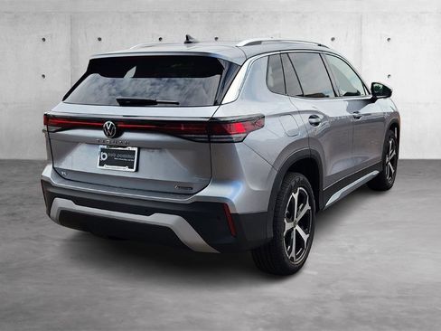 New 2025 Volkswagen Tiguan SE image 3