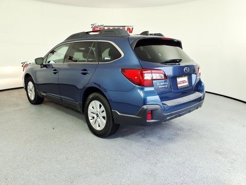 Used 2019 Subaru Outback 2.5i Premium image 2