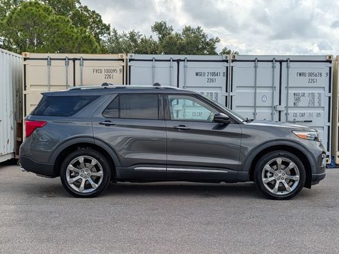 Certified 2020 Ford Explorer Platinum w/ Premium Technology Package AWD/4WD image 3