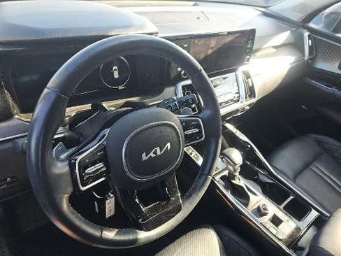 Used 2023 Kia Sorento SX image 2