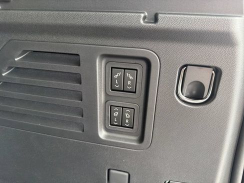 New 2026 Chevrolet Traverse RS w/ LPO, Floor Liner Package FWD image 11