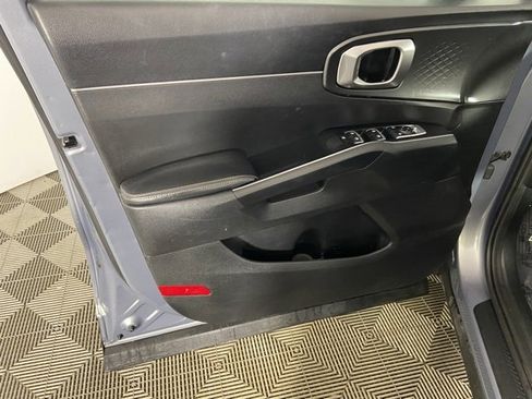 Used 2021 Kia Sorento LX image 17