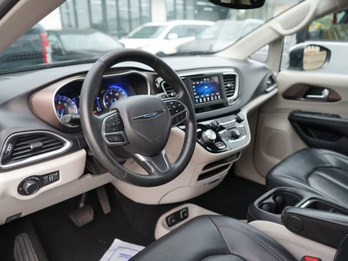 Used 2021 Chrysler Voyager Lxi image 8
