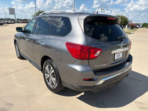 Used 2019 Nissan Pathfinder SL AWD/4WD image 3