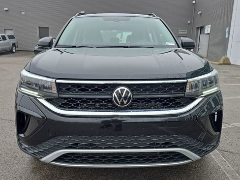 Certified 2023 Volkswagen Taos S image 4